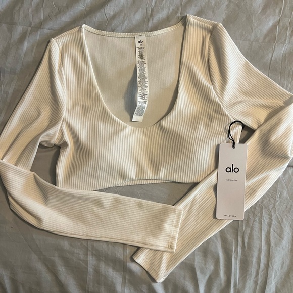 SOLD-Alo yoga NWT long sleeve bra white medium - Picture 6 of 6